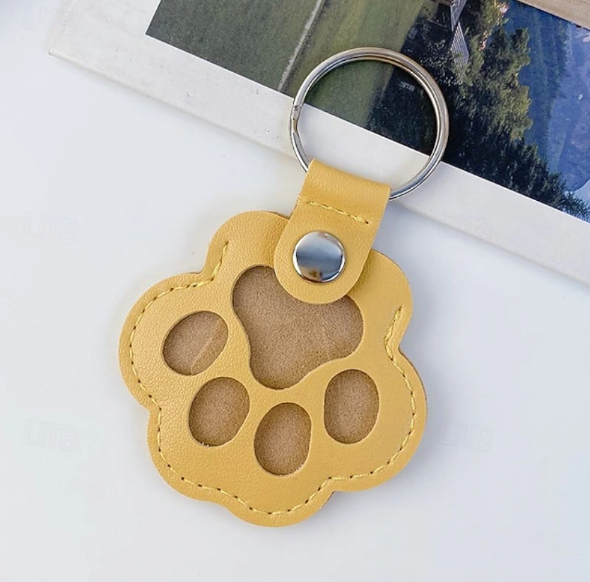(🌲Early Christmas Sale- 49% OFF) Cats & Dogs Paw Shaped Leather Keychain