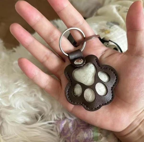 (🌲Early Christmas Sale- 49% OFF) Cats & Dogs Paw Shaped Leather Keychain