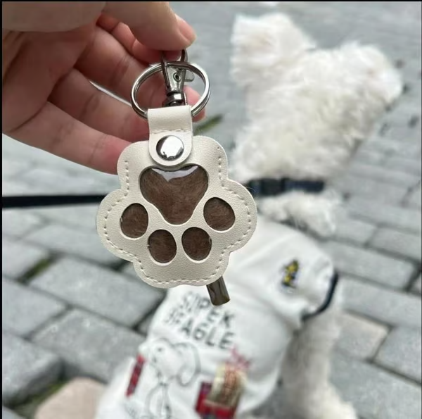 (🌲Early Christmas Sale- 49% OFF) Cats & Dogs Paw Shaped Leather Keychain